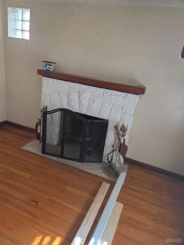 1067 Melvin Avenue, St Louis, MO 63137