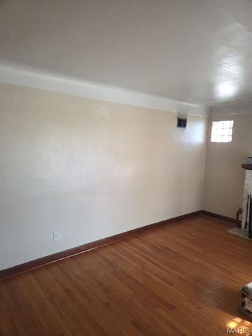 1067 Melvin Avenue, St Louis, MO 63137