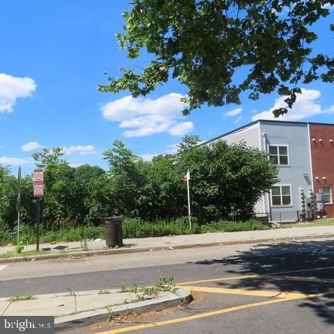 4727 SHERIFF RD NE, Washington, DC 20019