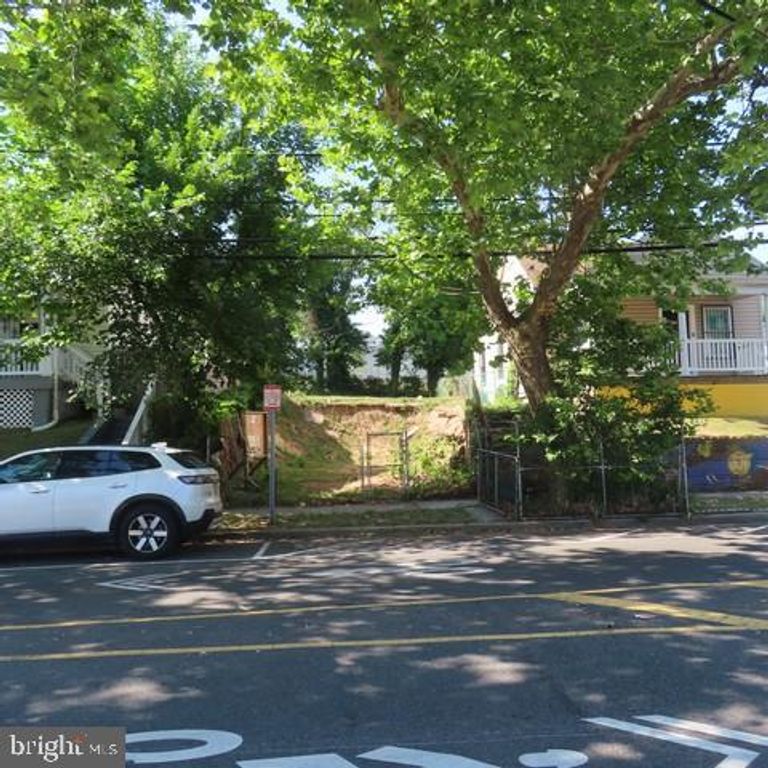 4727 SHERIFF RD NE, Washington, DC 20019