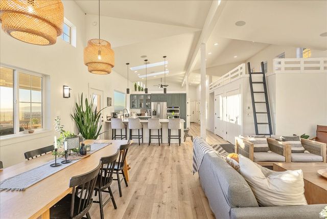 1800 E SPRING OAKS DR, Springville, UT 84663