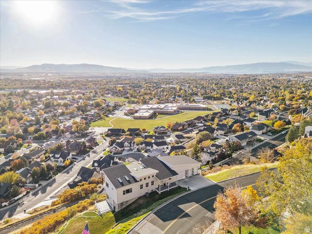1800 E SPRING OAKS DR, Springville, UT 84663