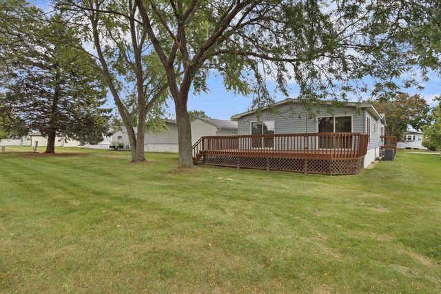424 Oak Lodge Road, Waterford, WI 53185