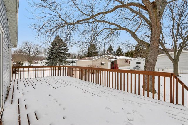 424 Oak Lodge Road, Waterford, WI 53185