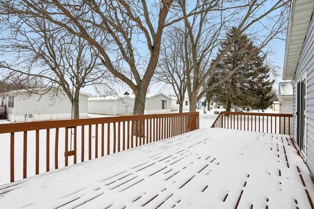 424 Oak Lodge Road, Waterford, WI 53185