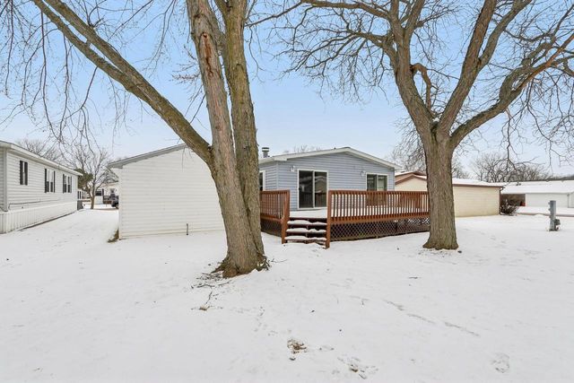 424 Oak Lodge Road, Waterford, WI 53185