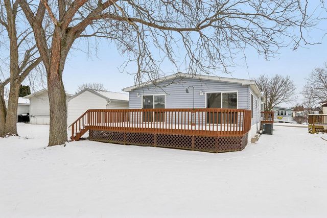 424 Oak Lodge Road, Waterford, WI 53185