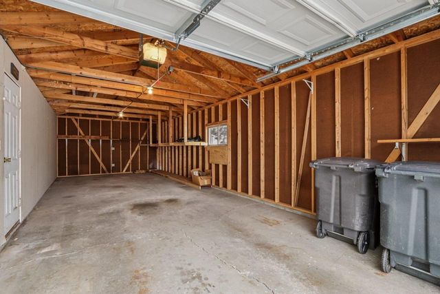 424 Oak Lodge Road, Waterford, WI 53185