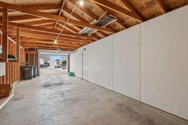 424 Oak Lodge Road, Waterford, WI 53185