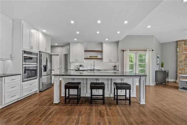 5307 W 165th Terrace, Overland Park, KS 66085