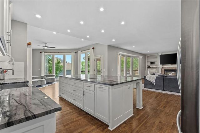 5307 W 165th Terrace, Overland Park, KS 66085
