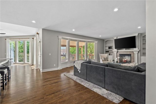 5307 W 165th Terrace, Overland Park, KS 66085
