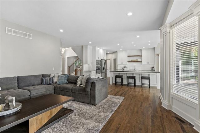 5307 W 165th Terrace, Overland Park, KS 66085