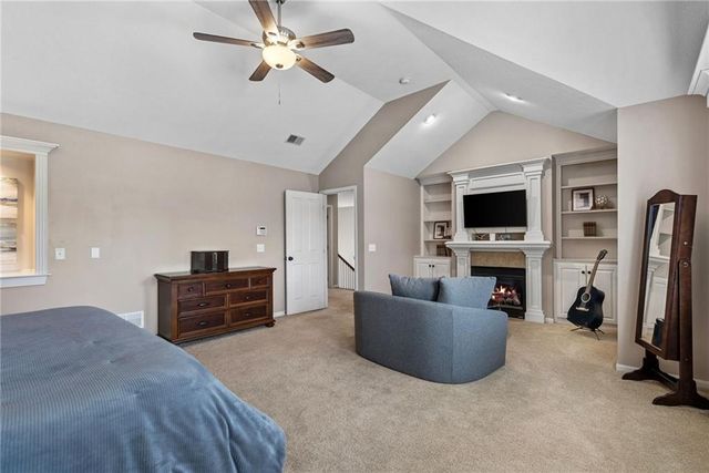 5307 W 165th Terrace, Overland Park, KS 66085