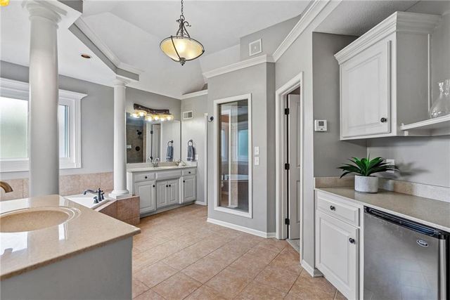 5307 W 165th Terrace, Overland Park, KS 66085