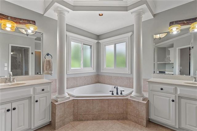 5307 W 165th Terrace, Overland Park, KS 66085