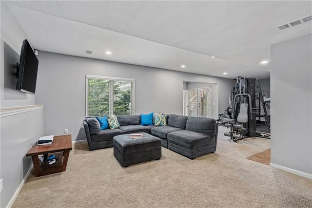 5307 W 165th Terrace, Overland Park, KS 66085