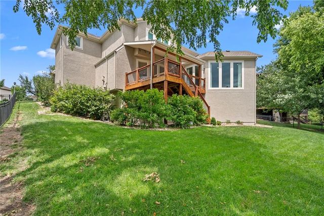 5307 W 165th Terrace, Overland Park, KS 66085
