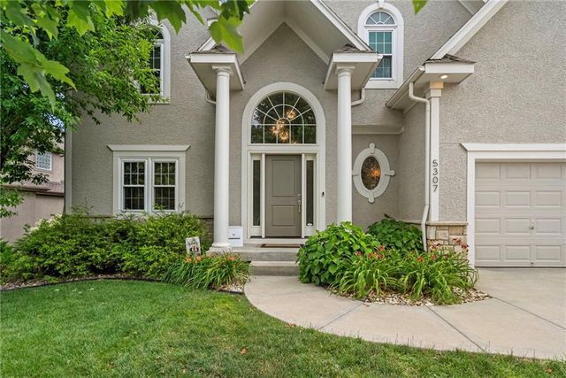 5307 W 165th Terrace, Overland Park, KS 66085