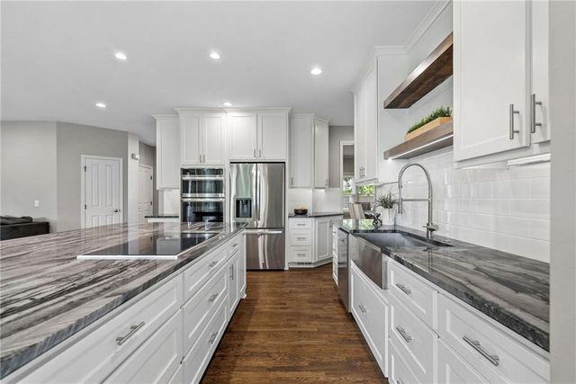 5307 W 165th Terrace, Overland Park, KS 66085