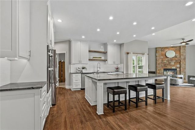 5307 W 165th Terrace, Overland Park, KS 66085