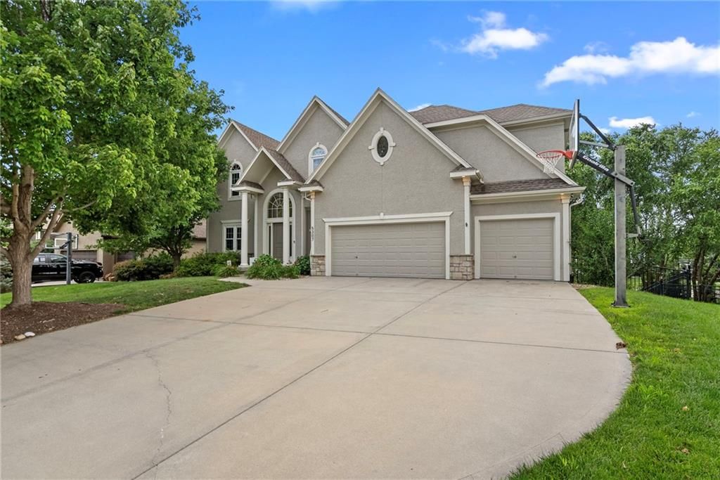 5307 W 165th Terrace, Overland Park, KS 66085
