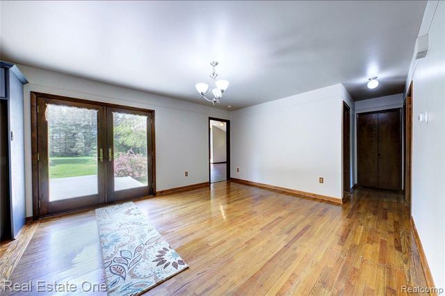 3125 W Commerce Road, Milford, MI 48380