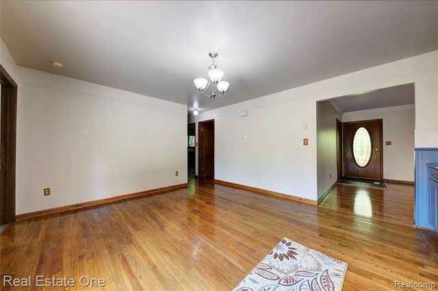 3125 W Commerce Road, Milford, MI 48380