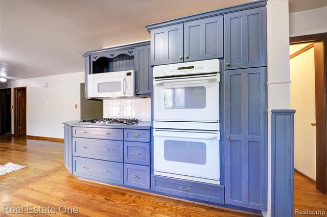 3125 W Commerce Road, Milford, MI 48380