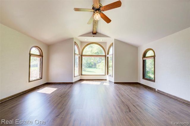 3125 W Commerce Road, Milford, MI 48380