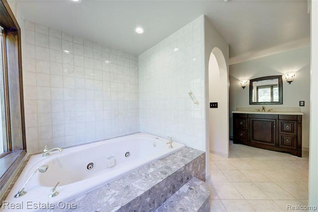 3125 W Commerce Road, Milford, MI 48380