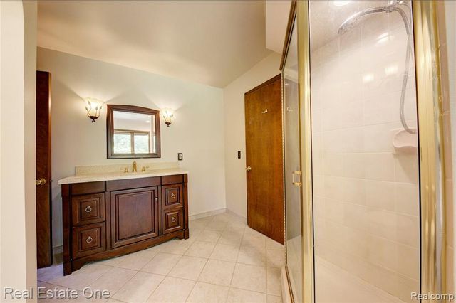 3125 W Commerce Road, Milford, MI 48380
