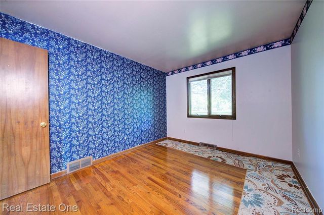 3125 W Commerce Road, Milford, MI 48380