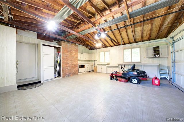 3125 W Commerce Road, Milford, MI 48380