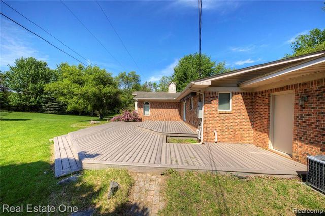 3125 W Commerce Road, Milford, MI 48380