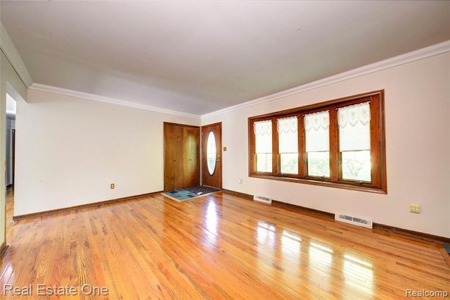 3125 W Commerce Road, Milford, MI 48380