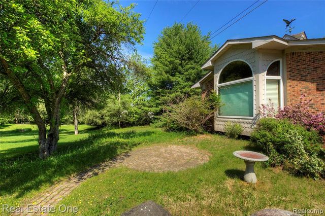 3125 W Commerce Road, Milford, MI 48380