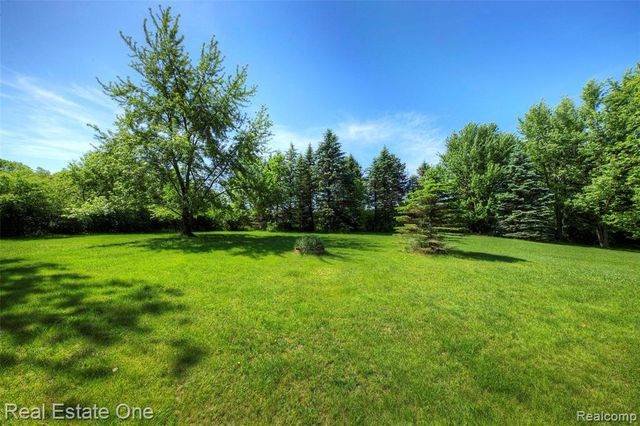 3125 W Commerce Road, Milford, MI 48380