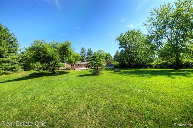 3125 W Commerce Road, Milford, MI 48380