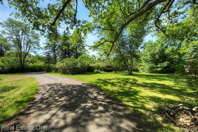 3125 W Commerce Road, Milford, MI 48380