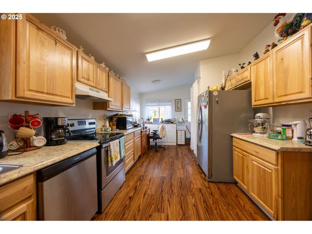 252 WENAHA Ln, Roseburg, OR 97471