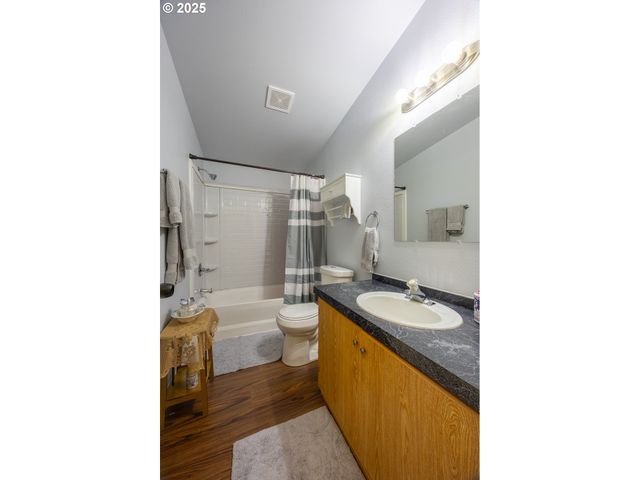 252 WENAHA Ln, Roseburg, OR 97471