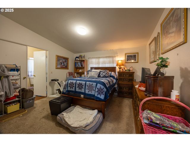 252 WENAHA Ln, Roseburg, OR 97471