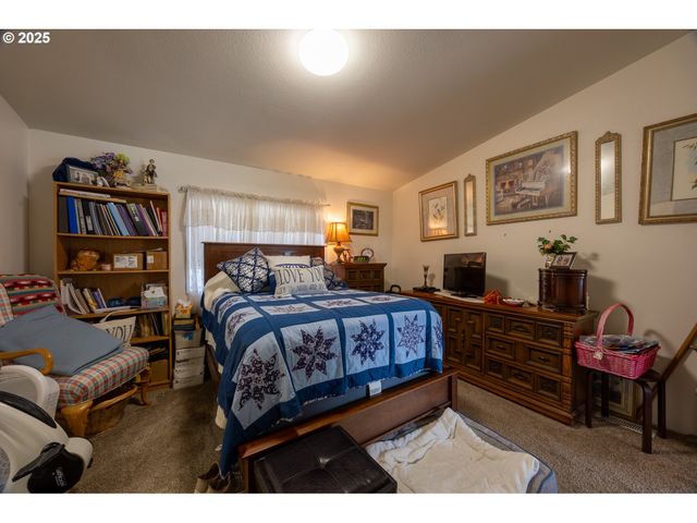 252 WENAHA Ln, Roseburg, OR 97471