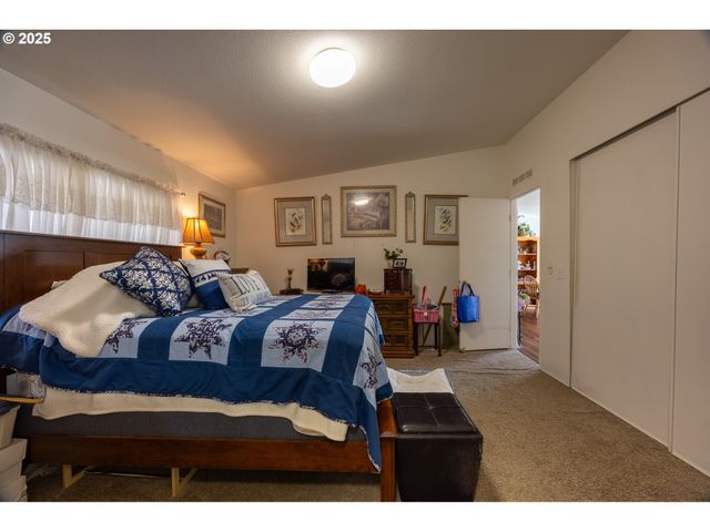 252 WENAHA Ln, Roseburg, OR 97471