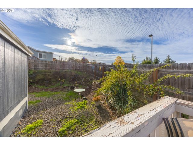 252 WENAHA Ln, Roseburg, OR 97471