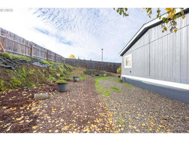 252 WENAHA Ln, Roseburg, OR 97471