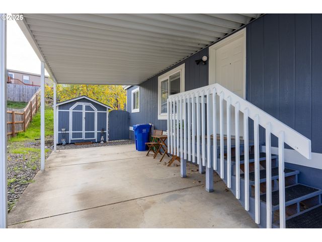 252 WENAHA Ln, Roseburg, OR 97471