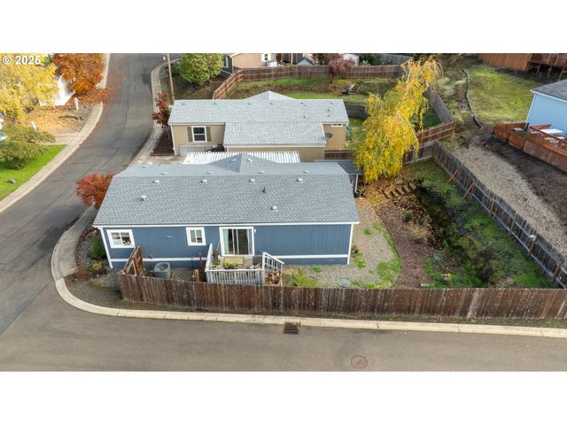 252 WENAHA Ln, Roseburg, OR 97471