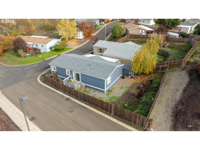 252 WENAHA Ln, Roseburg, OR 97471